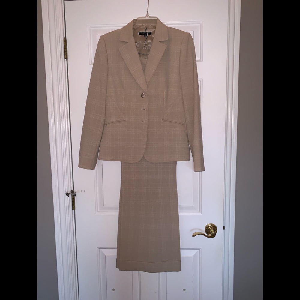 Women’s Suit